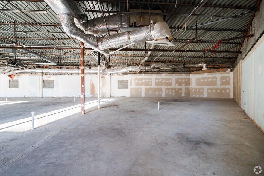 More Photos Of 6570 Tara Blvd, Jonesboro Storefront For Lease