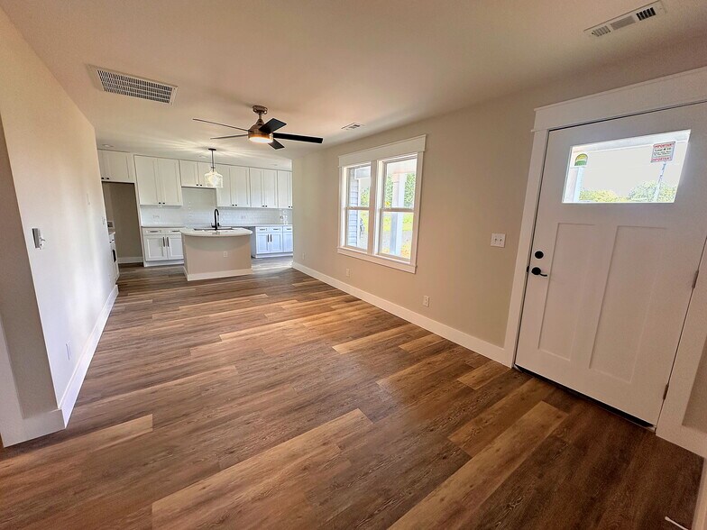 More Photos Of 5735 Fallston Rd, Lawndale Flex For Sale