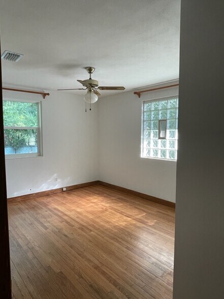 More Photos Of 851002 US Highway 17, Yulee Office For Lease