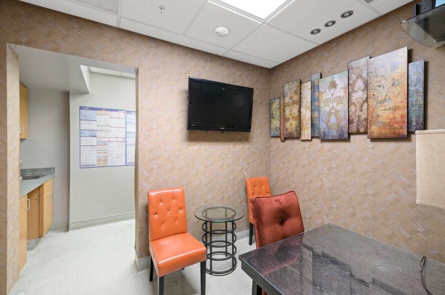 More Photos Of 311 Haigh Rd, Thousand Oaks Medical For Lease