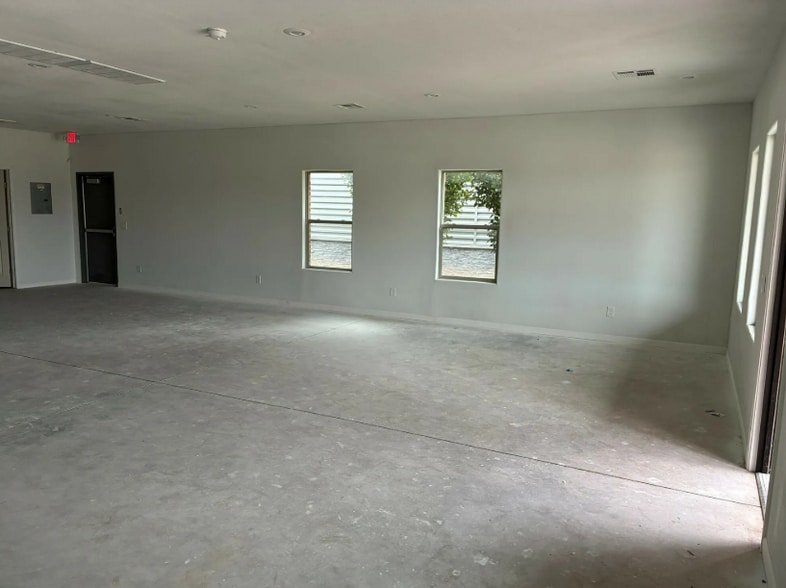 More Photos Of 14800 S Western Ave, Oklahoma City Office For Lease