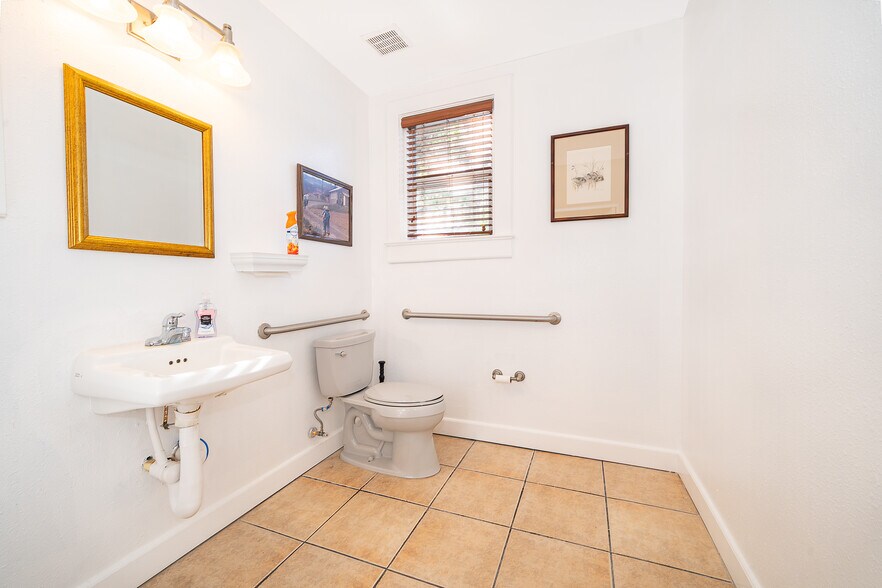 More Photos Of 219 S Clyde Ave, Kissimmee Office For Sale