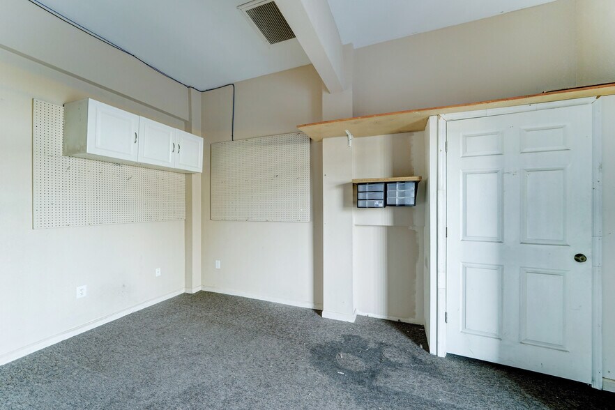 More Photos Of 6721 N Black Canyon Fwy, Phoenix Office Residential For Sale