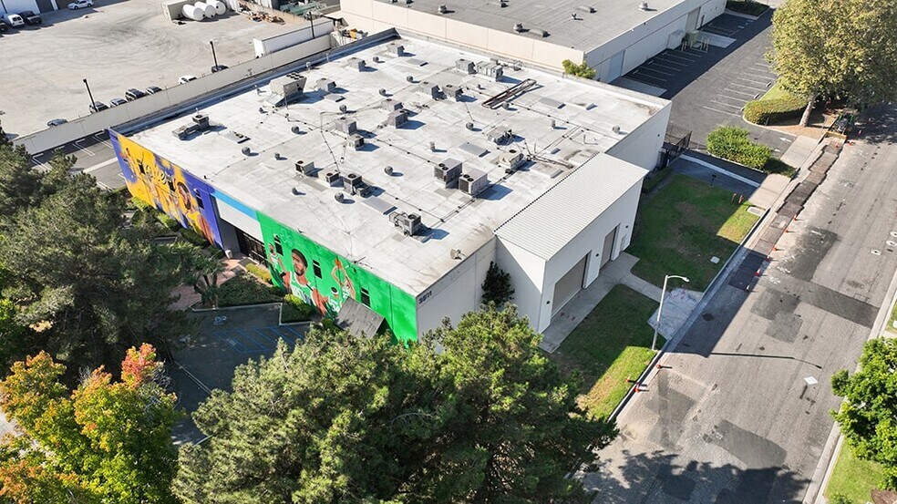 More Photos Of 3501 W Garry Ave, Santa Ana Warehouse For Lease