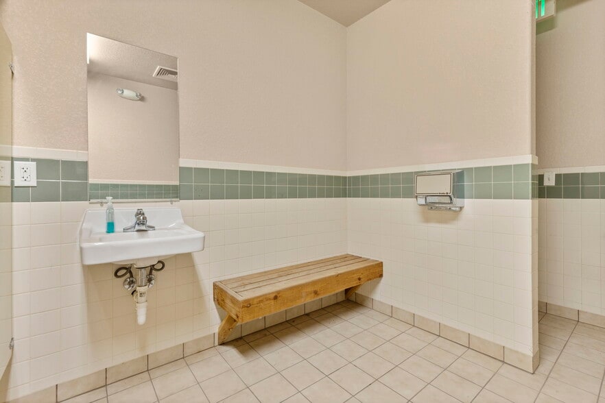 More Photos Of 800 Waterglen Dr, Fort Collins Freestanding For Sale