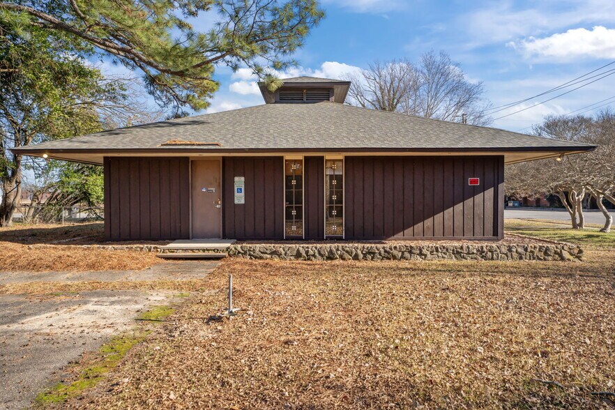 More Photos Of 401 N James St, Goldsboro Medical For Sale