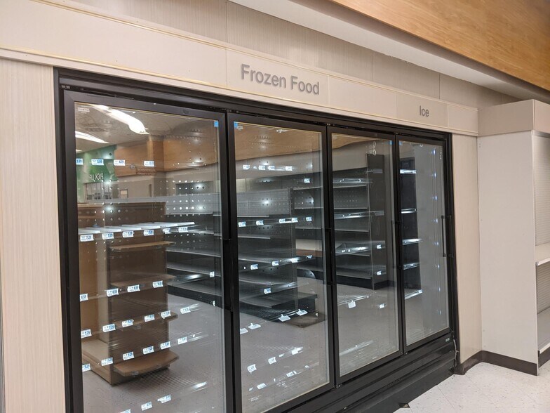 More Photos Of 10 W National Rd, Vandalia Drugstore For Lease