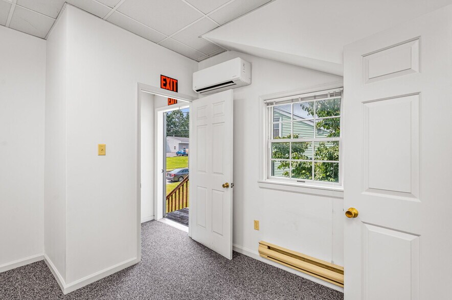 More Photos Of 3519 E Main St, Morgantown Office Residential For Lease