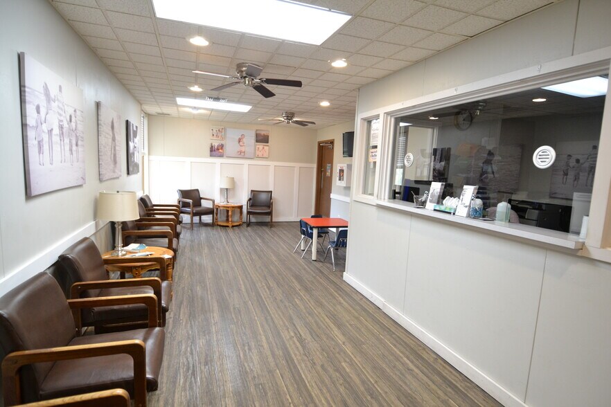 More Photos Of 1 Crown Dr, Kirksville Office For Sale
