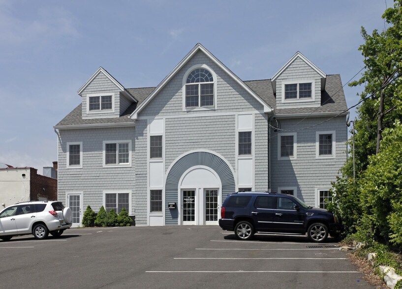 More Photos Of 74 Oak St, Ridgewood Office For Sale