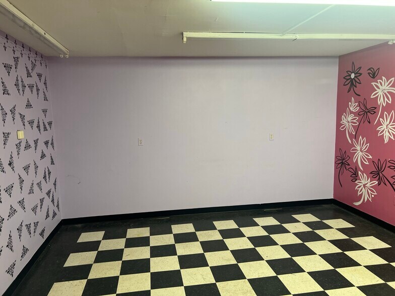 More Photos Of 8022 Old Alexandria Ferry Rd, Clinton Light Distribution For Sale