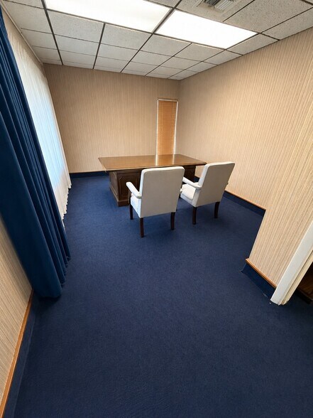 More Photos Of 400 Webster St, Leesburg Office For Lease