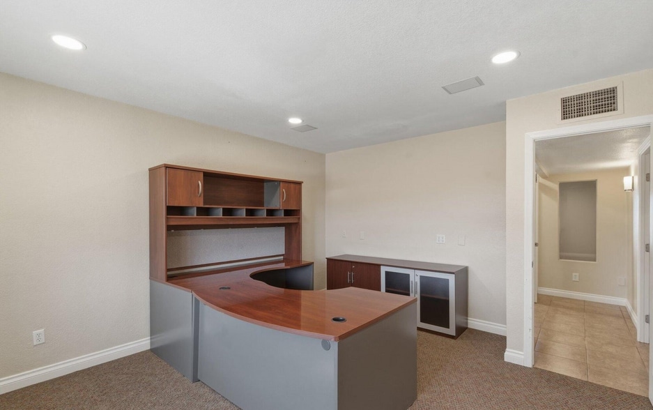 More Photos Of 3307 E Thunderbird Rd, Phoenix Office For Sale