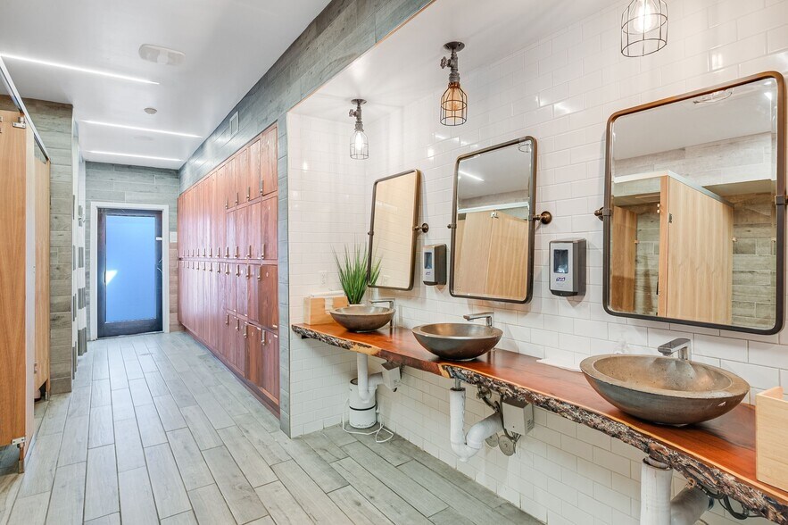 More Photos Of 5323 Levander Loop, Austin Office For Sale