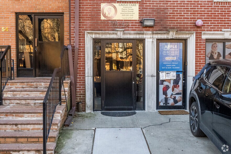 More Photos Of 75-52 113th St, Forest Hills Apartments For Lease