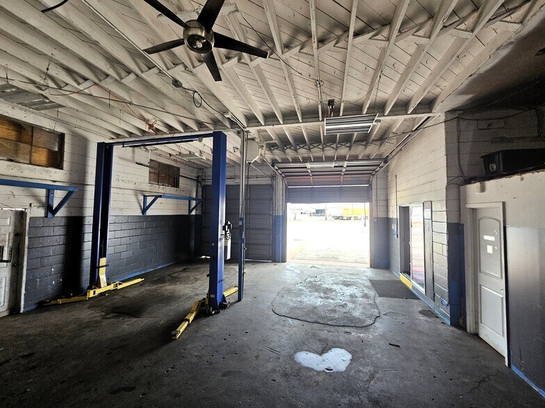 More Photos Of 15217 US 301, Dade City Office For Sale