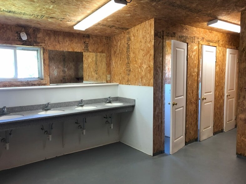 More Photos Of 232 White Oak Rd, Elizaville Specialty For Sale