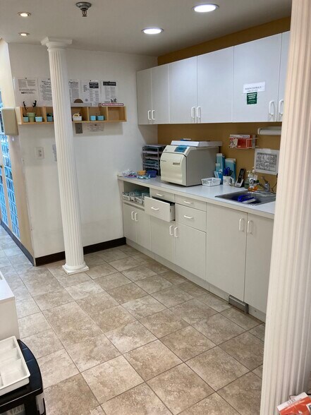 More Photos Of 19703-19773 N Frederick Rd, Germantown Storefront For Lease