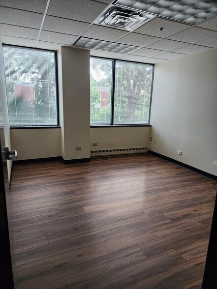 More Photos Of 619 Enterprise Dr, Oak Brook Medical For Lease