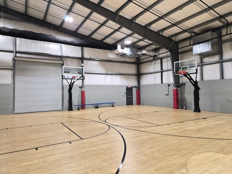 More Photos Of 8200 Cypress Plaza Dr, Jacksonville Health Club For Lease