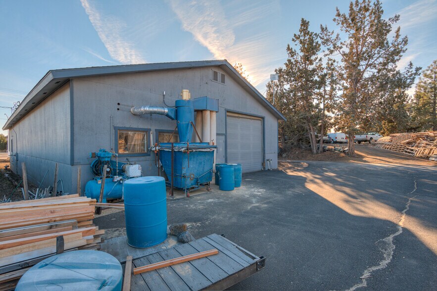 More Photos Of 625 SE 9th St, Bend Warehouse For Sale