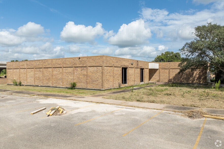 More Photos Of 3100 Gulf Fwy, La Marque Office For Sale