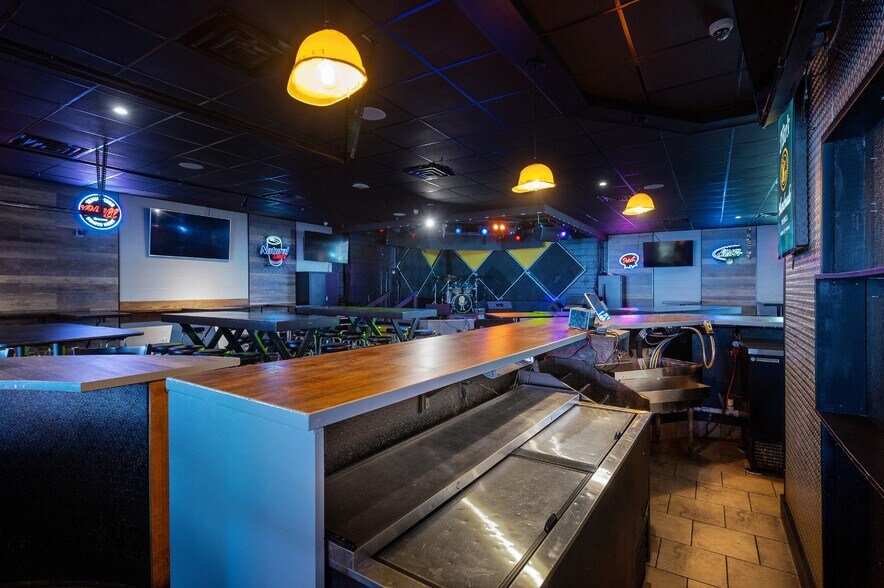 More Photos Of 3248 Blackwood Dr, Nashville Bar For Sale