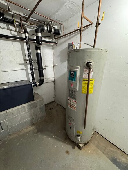 More Photos Of 3827 Bell Blvd, Bayside General Retail For Lease