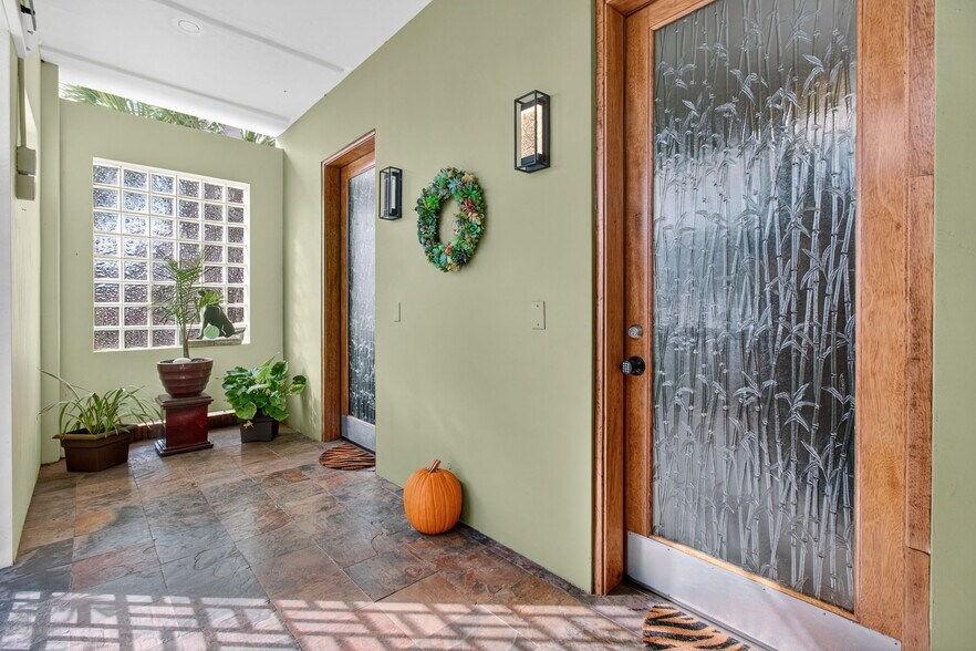 More Photos Of 5657 Shore S blvd, Gulfport Specialty For Sale