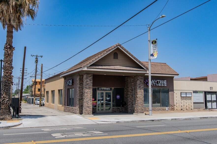 More Photos Of 215 S Citrus Ave, Covina Storefront For Lease