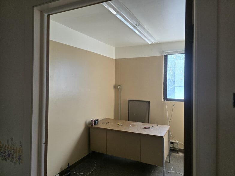 More Photos Of 2103 MacKenna Ave, Niagara Falls Warehouse For Sale