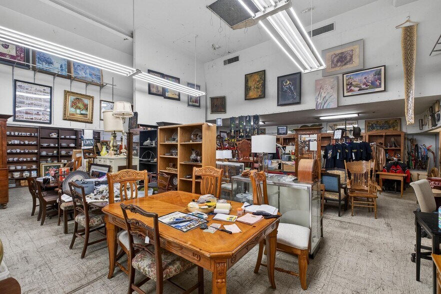 More Photos Of 705 S Pacific Ave, San Pedro Storefront For Lease