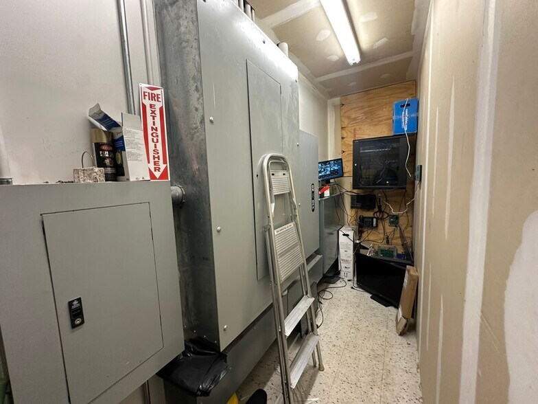 More Photos Of 2335 Union Rd, Cheektowaga Distribution For Sale