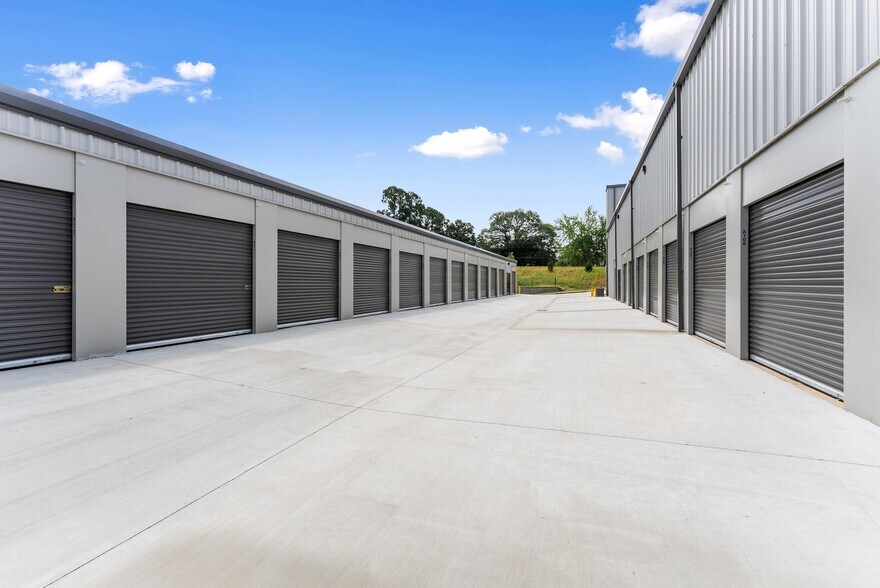 More Photos Of 4152 Browns Bridge Rd, Gainesville Self Storage For Sale