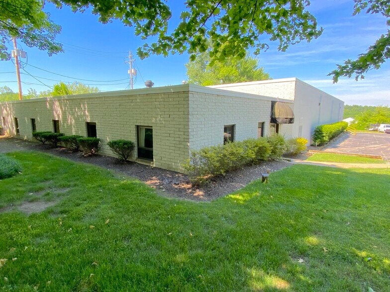 Primary Photo Of 16758 W Park Circle Dr, Bainbridge Warehouse For Lease