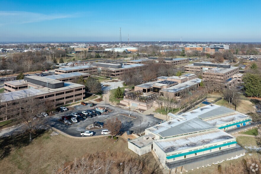 More Photos Of 800 N Lindbergh Blvd, Creve Coeur Research And Development For Lease