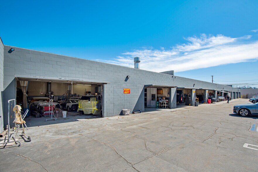 More Photos Of 15020 Oxnard St, Van Nuys Auto Repair For Sale