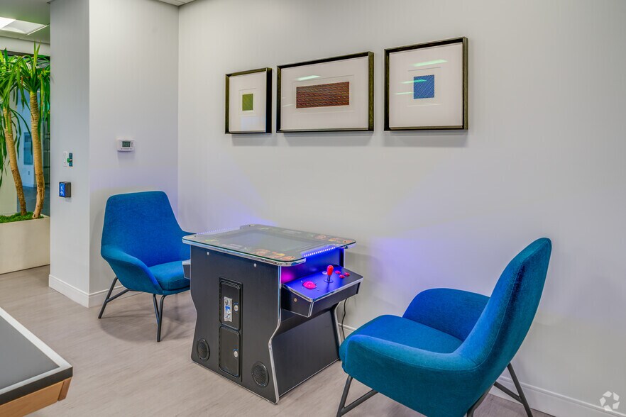 More Photos Of 7250 N 16th St, Phoenix Office For Sale