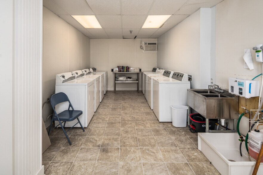 More Photos Of 738 E Main St, Belhaven Hotel For Sale