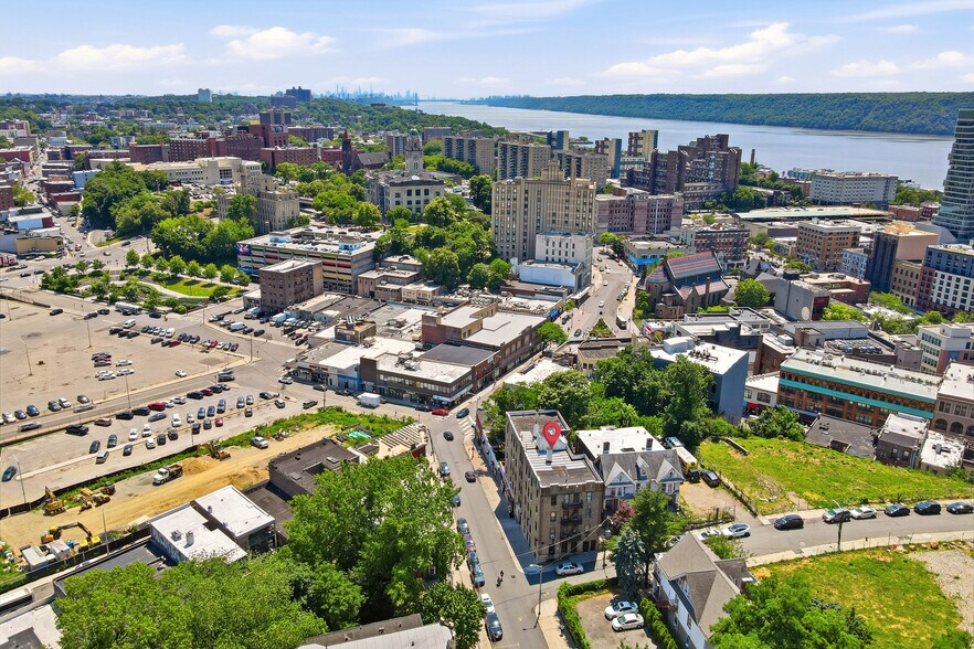 More Photos Of 2 Overlook Ter, Yonkers Apartments For Sale