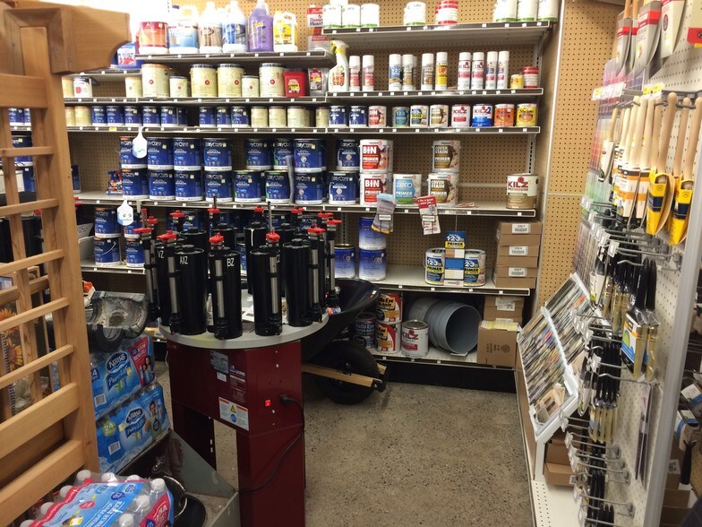 More Photos Of 154 Evergreen St, Republic General Retail For Sale
