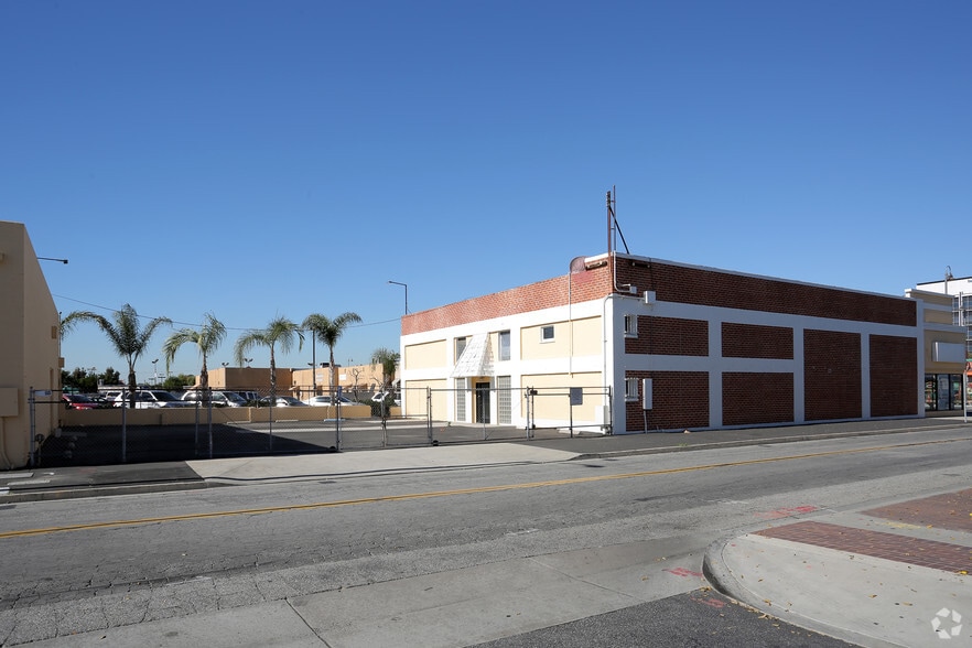 More Photos Of 8152 Firestone Blvd, Downey Storefront Retail Office For Lease