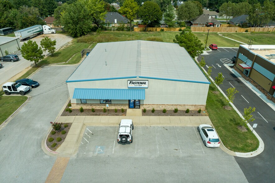 Primary Photo Of 2324 E Robinson Ave, Springdale Light Distribution For Sale