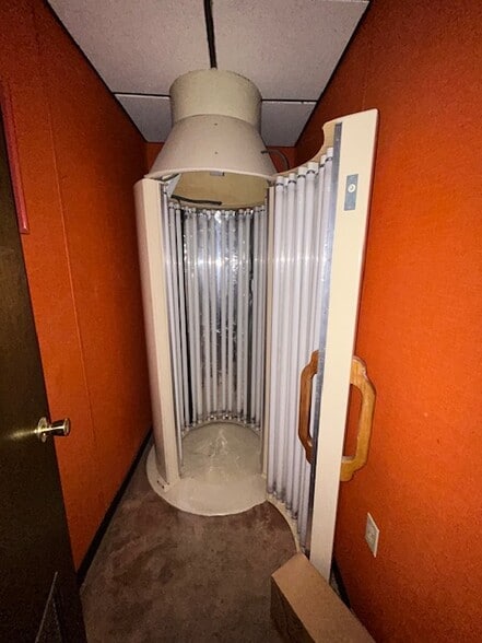 More Photos Of 640 5th Ave, Troy Specialty For Sale