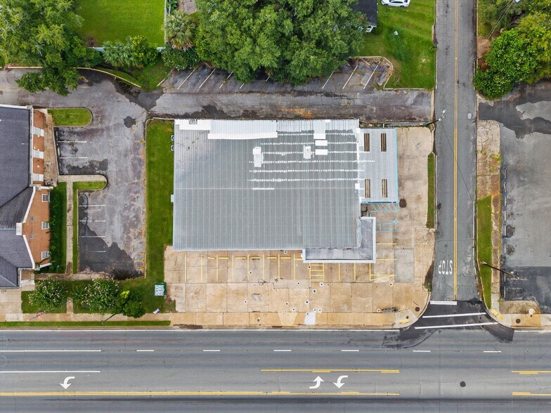 More Photos Of 304 W Jefferson St, Quincy Freestanding For Sale