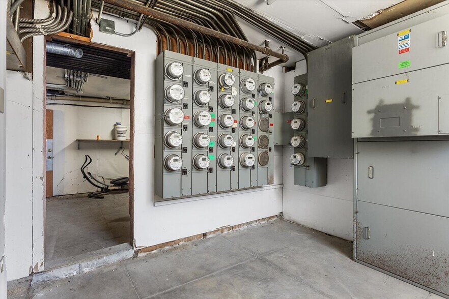 More Photos Of 498 25th St, Oakland Apartments For Sale