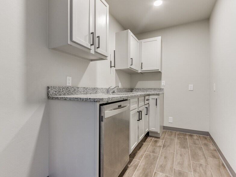 More Photos Of 18608 NE 23rd St, Harrah Light Distribution For Lease