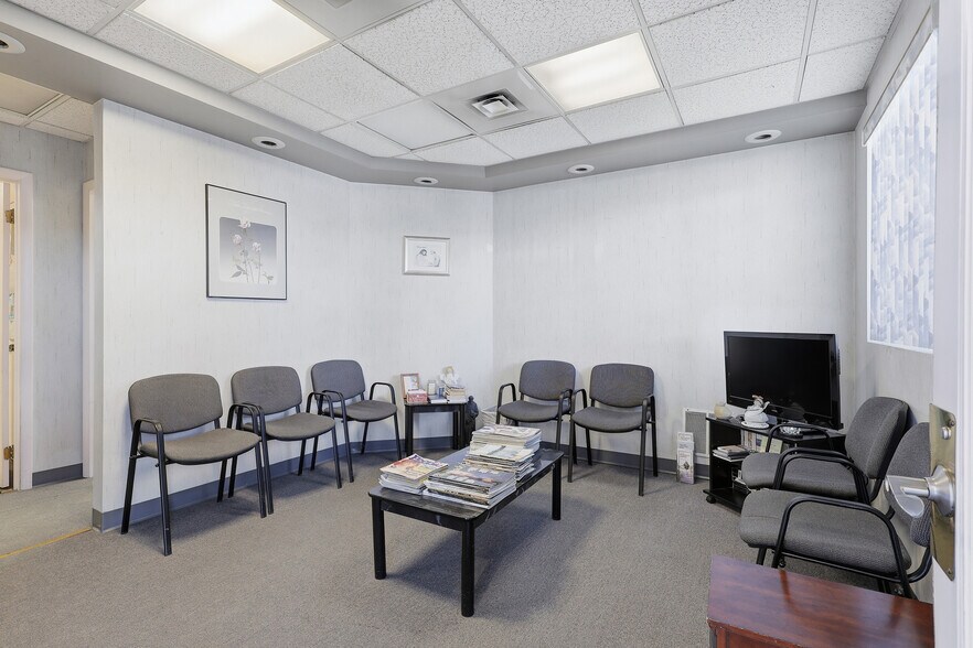 More Photos Of 381 N 9th Ave, Scranton Medical For Sale