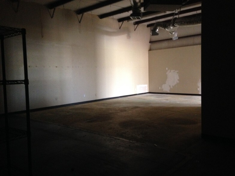 More Photos Of 1408 S Fretz Ave, Edmond Industrial For Sale
