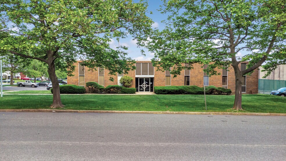 More Photos Of 35 Hoffman Ave, Hauppauge Industrial For Sale